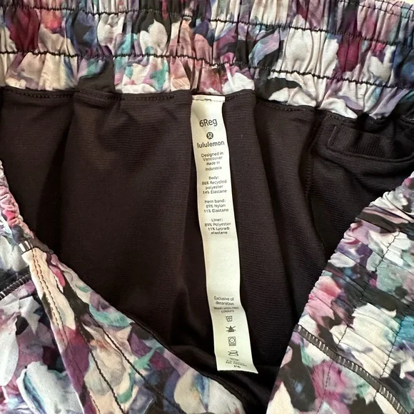 Lululemon Hotty Hot Shorts - Picture 4 of 4